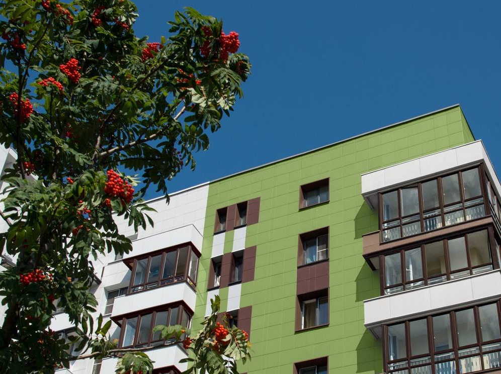 Вентилируемый фасад из плиты группы компаний "Уральский гранит"