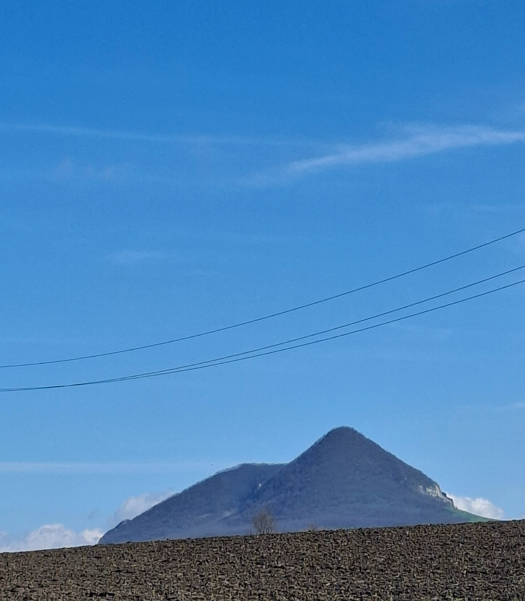 Гора Верблюд днем