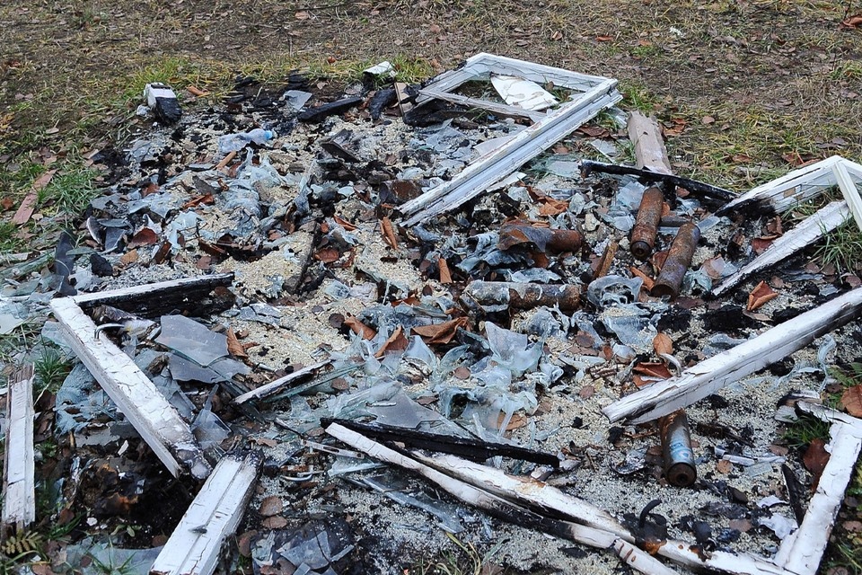    В охранных зонах ЛЭП категорически запрещено жечь мусор. Иван ПРОХОРОВ