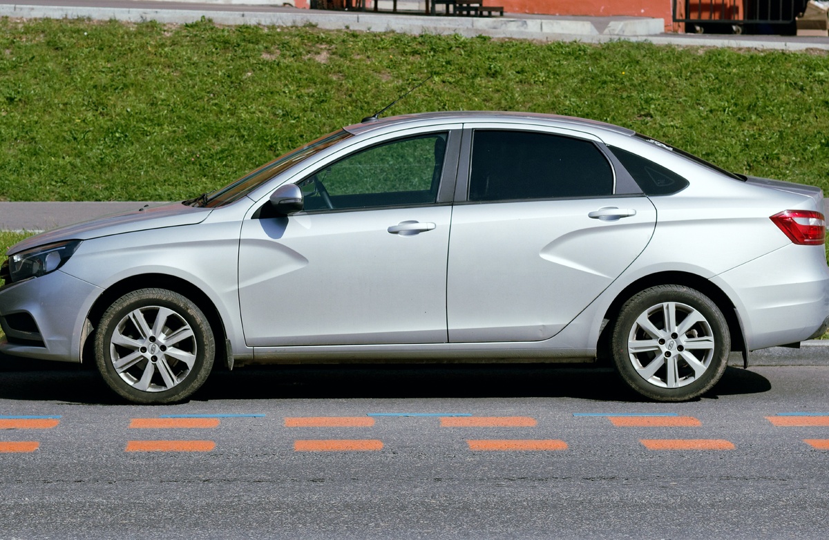 Lada Vesta базовый седан, именно такие чаще всего встречаются на вторичке
