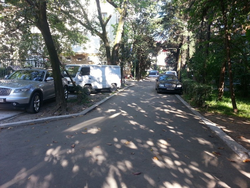 Наказывают ли тех, кто преграждает проезд во дворах жилых домов? 