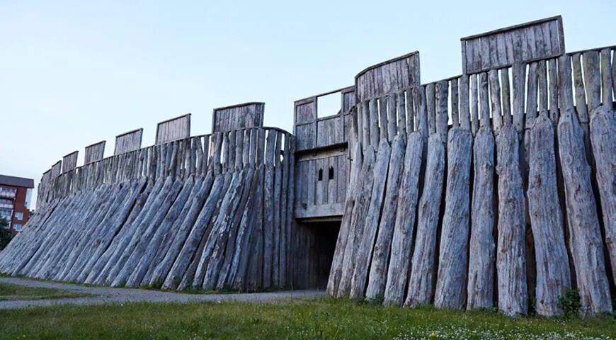 Земляные валы Треллеборга сегодня поражают своей идеальной формой