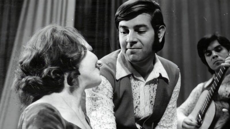    Первым мужем Ирины Понаровской был Григорий Клеймиц, руководитель «Поющих гитар».