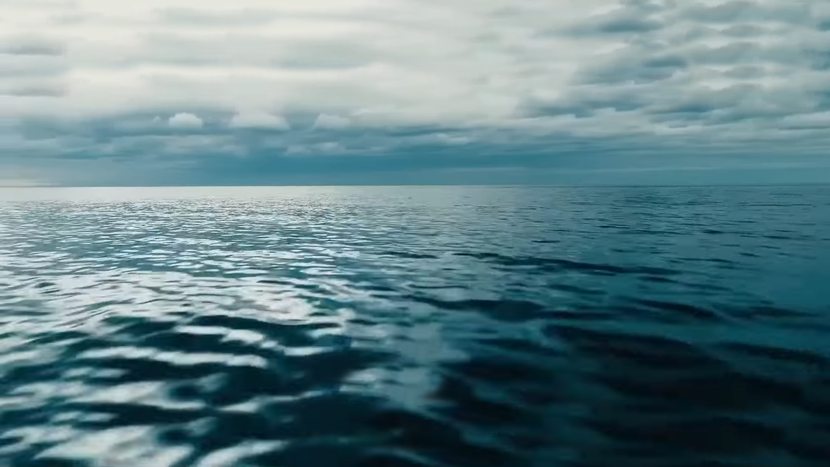 Бескрайняя синяя гладь Байкала под фактурными облаками. Мощь и спокойствие самого глубокого озера в мире в одном кадре.