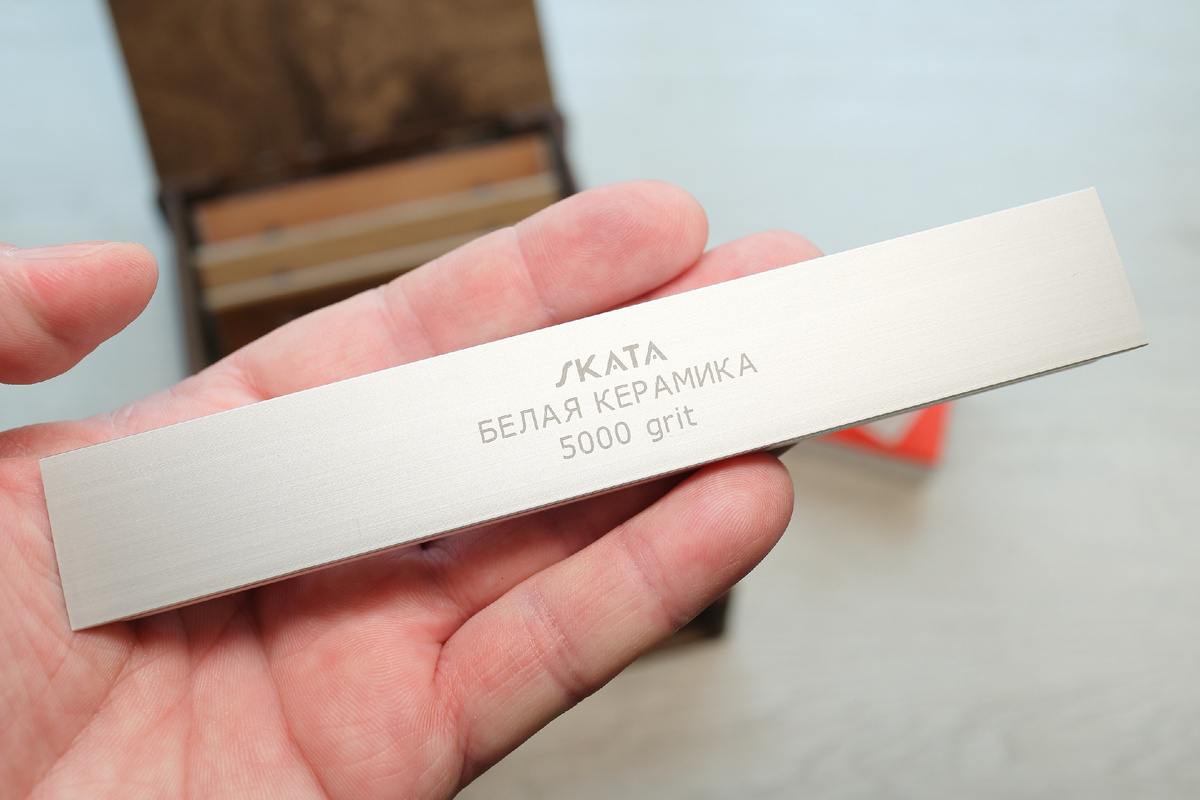 Белая керамика Skata.