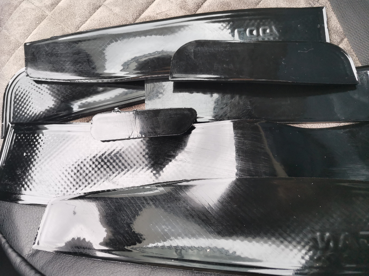 Полный комплект таких резиновых ковриков