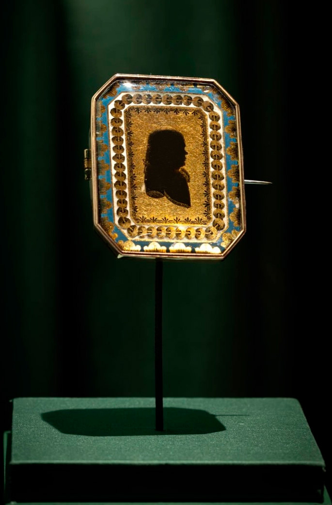 Брошь с силуэтом неизвестного. Россия, последняя четверть XVIII в.
