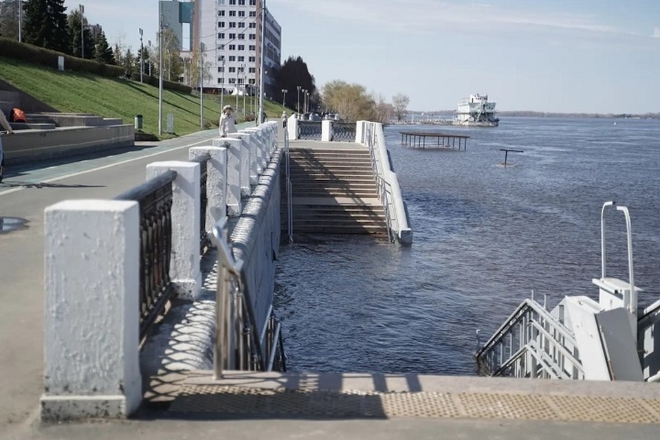    Пляж в Самаре полностью ушел под воду. Светлана МАКОВЕЕВА