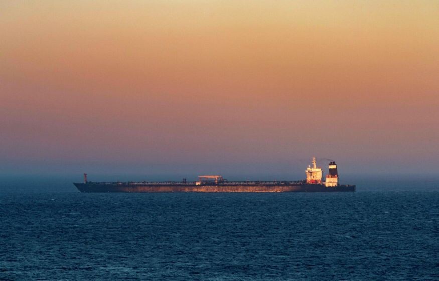    США хвастаются блокадой Ирана — но танкеры прорываются. Fars: супертанкер кинул вызов Америке