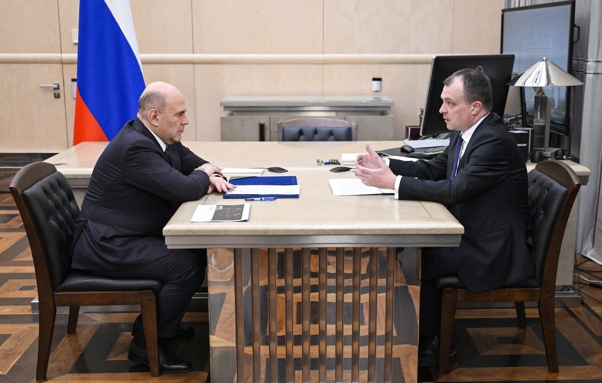    Премьер-министр РФ Михаил Мишустин и руководитель Федерального агентства по техническому регулированию и метрологии Антон Шалаев   Александр Миридонов/POOL/ТАСС