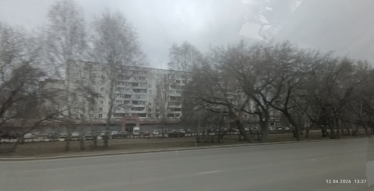 Хмурые , унылые будни где-то на просторах моего города. Фотография автора, апрель 2026 года. 