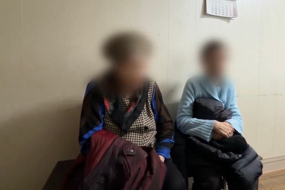    Мать и дочь отдали 6,4 миллиона курьеру, который прибыл к их дому в назначенное время, но это мошенникам оказалось мало - они требовали продать квартиру. Фото: ГУ МВД по Иркутской области