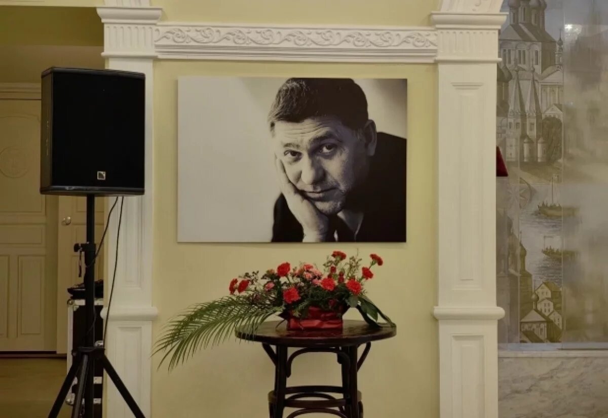    Жизнь вечная продолжается.