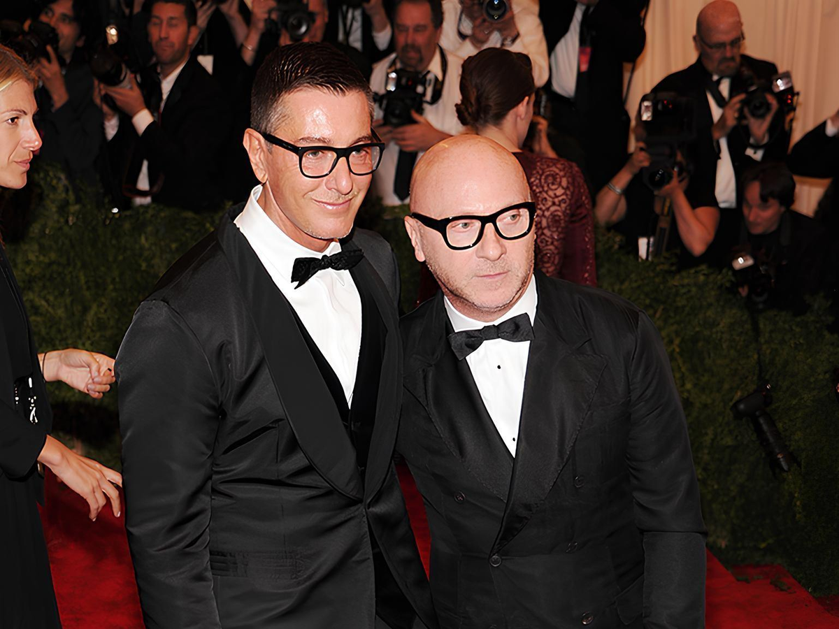 Стефано Габбана (слева) и Доменико Дольче (справа) на Met Gala, 2013 год (Источник: Соцсети)