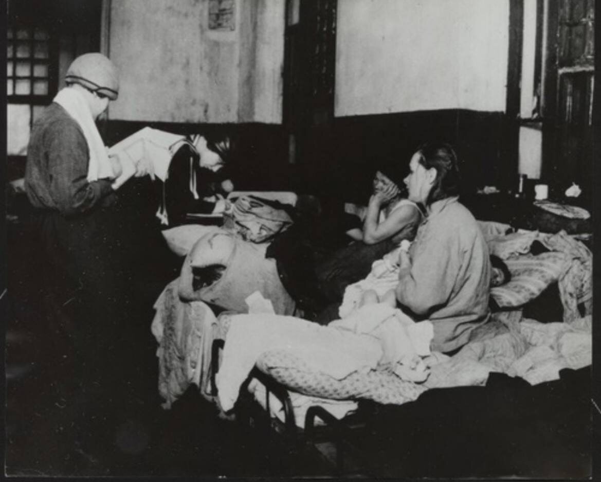 Фото «Всесоюзная перепись населения. Перепись в женском общежитии Иваново» из архива russianphoto.ru