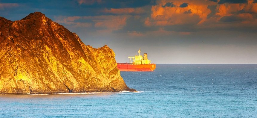 Нефтяной танкер, изображение с сайта Pixabay Jörg Peter