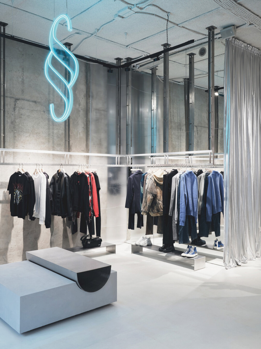    Лейтмотивом дизайна бутика авангардной моды Studio Slow стал брутализм Фото: Фото предоставлено командой Rymar.studio