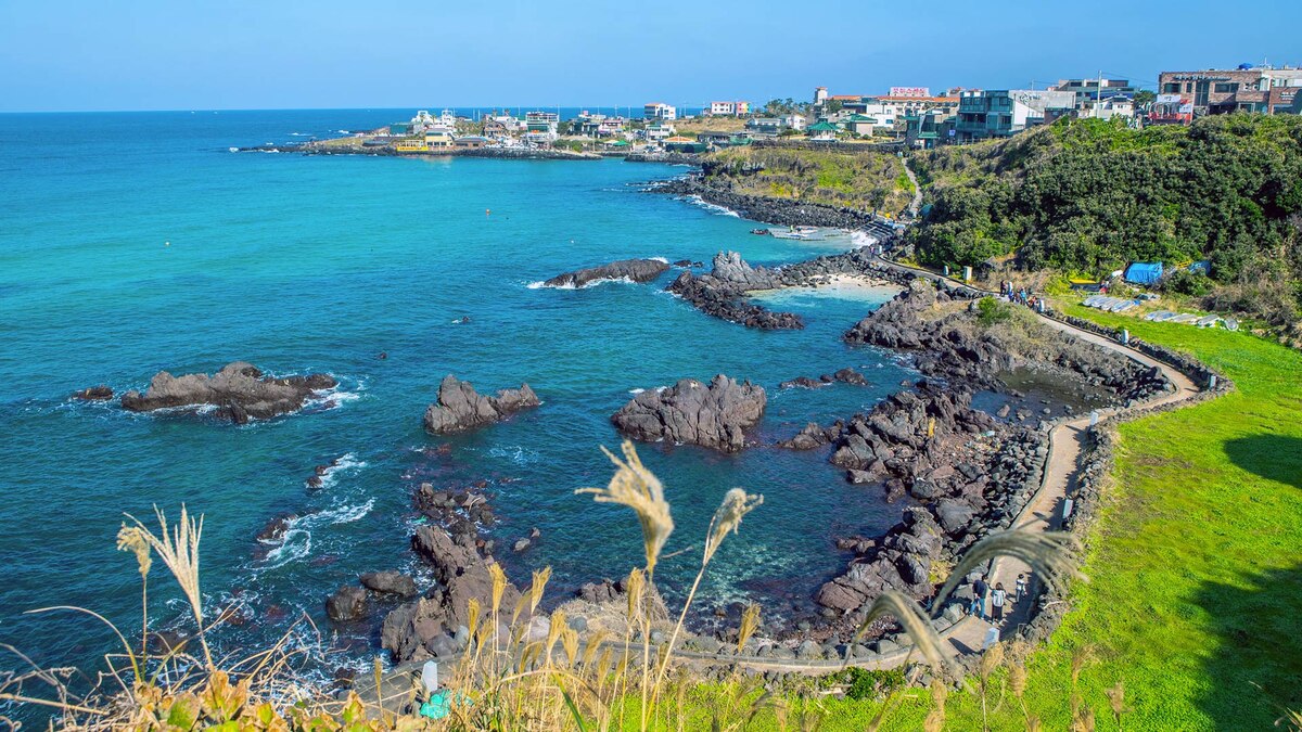 Чеджудо, то есть остров и провинция Чеджу. "До" - так звучат по-корейски и "остров", и "провинция". Фото https://sponsorcontent.cnn.com.