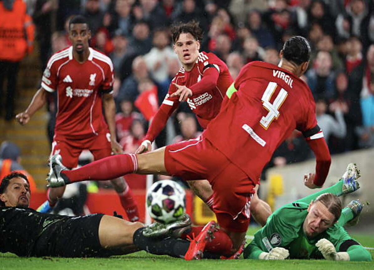     Болельщики «ПСЖ» в восторге от игры Сафонова: он как Ормузский пролив, через который ничто не пройдет