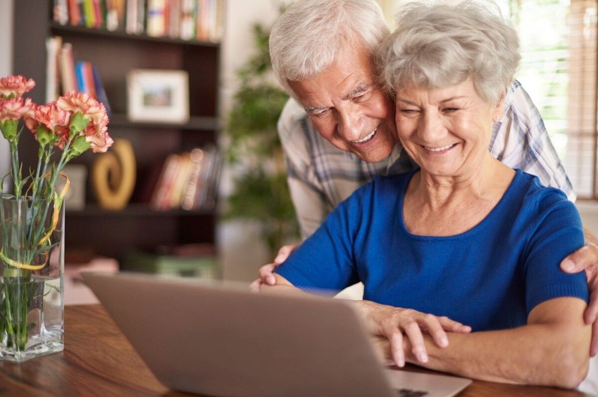 Многим россиянам пенсионные выплаты пересчитают в мае. Источник: Freepik📷
