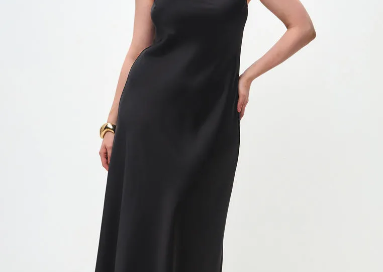 Минималистичные платья из 90-х: главный тренд лета 2026 года