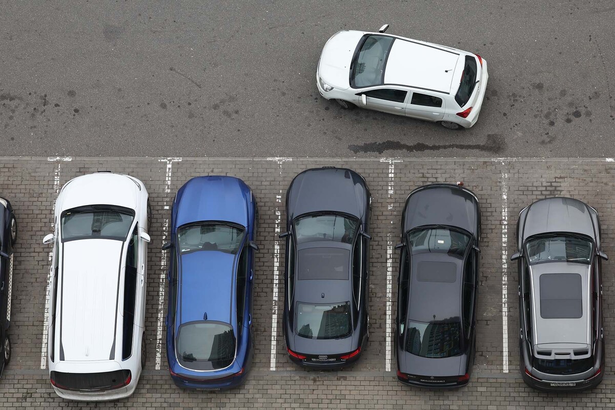  Парковка в минском дворе. © Павел Орловский, Times.by