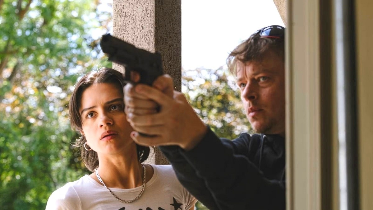 Если в 26 лет Дэйн ДеХаан играл школьника ("Хроника", 2012), а сегодня, в 40 лет, играет молодого романтичного хакера, возможно ли, что через 20 лет ему дадут-таки роль сурового взрослого мужика? 