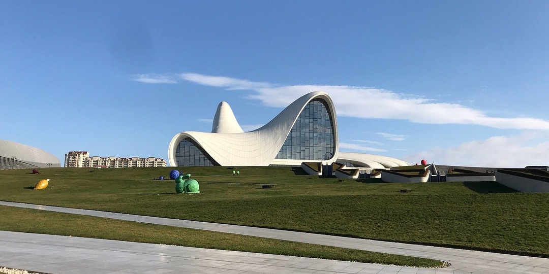 Как я не осталась без связи в Баку: честный опыт использования eSIM в Азербайджане