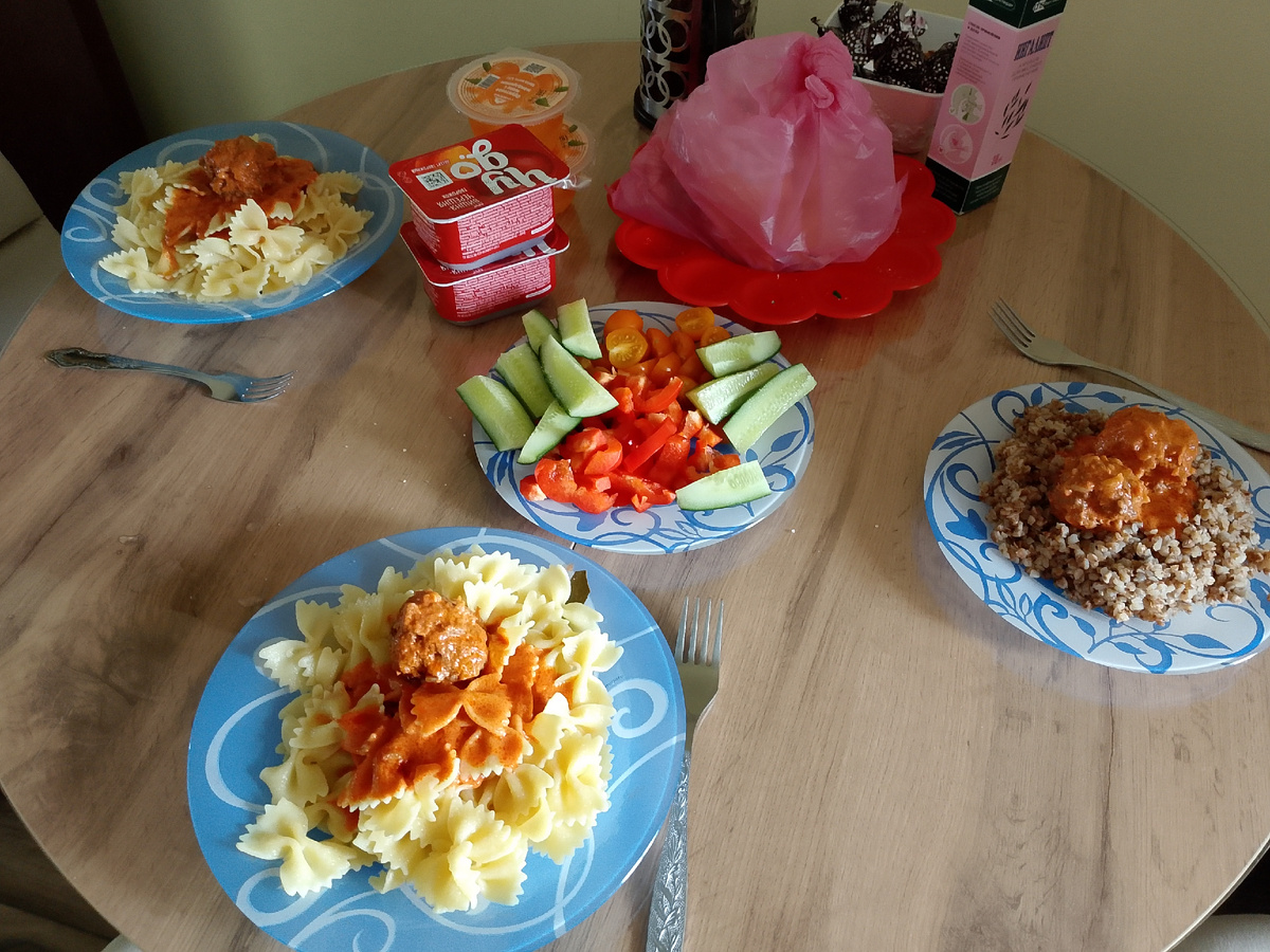 Каждому свое. Тефтели из говядины. А я гречку обожаю. 