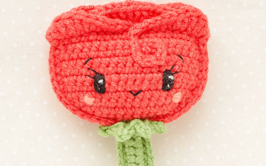 Цветы крючком из остатков пряжи: 5 идей для вдохновения