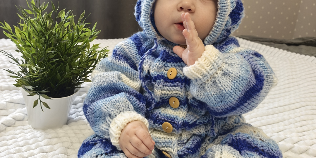 Ещё одна жемчужина из тестовой группы: вязаный комбинезон для малышки!