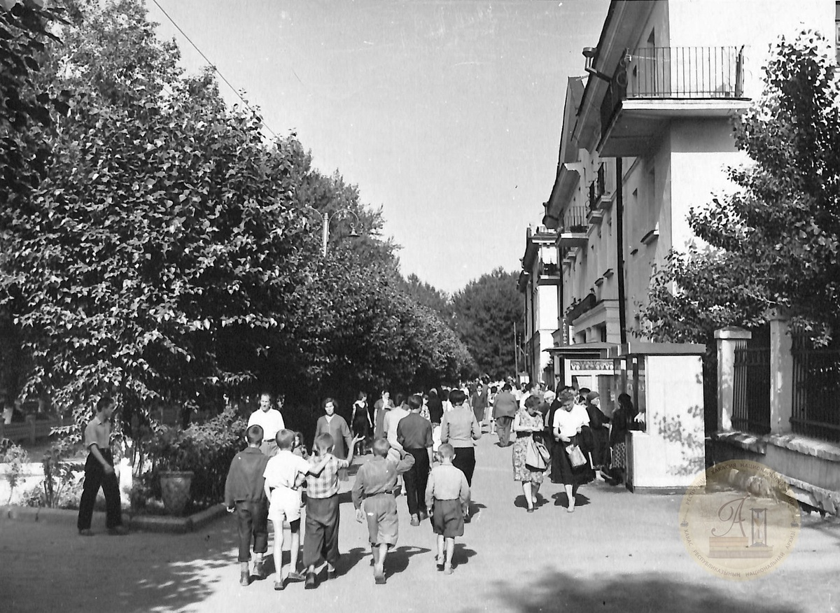 Центральный гастроном и гостиница «Абакан», 1961 г. 