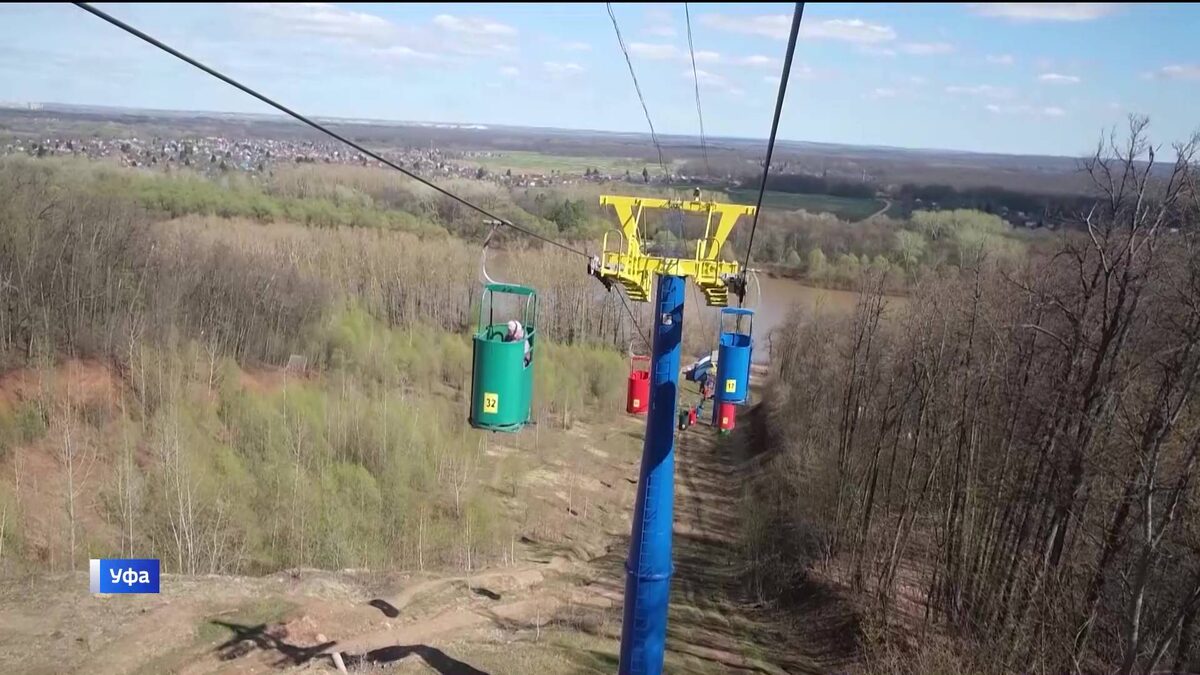    В Уфе начала работать подвесная пассажирская канатная дорога