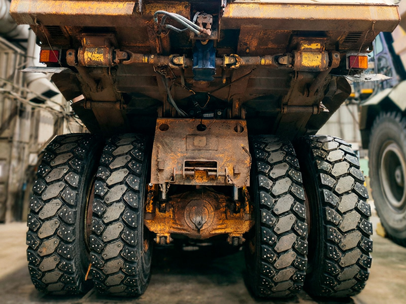 Ошипованный щебнеразбрасыватель ЩК-7547 (на базе БЕЛАЗ-7547)