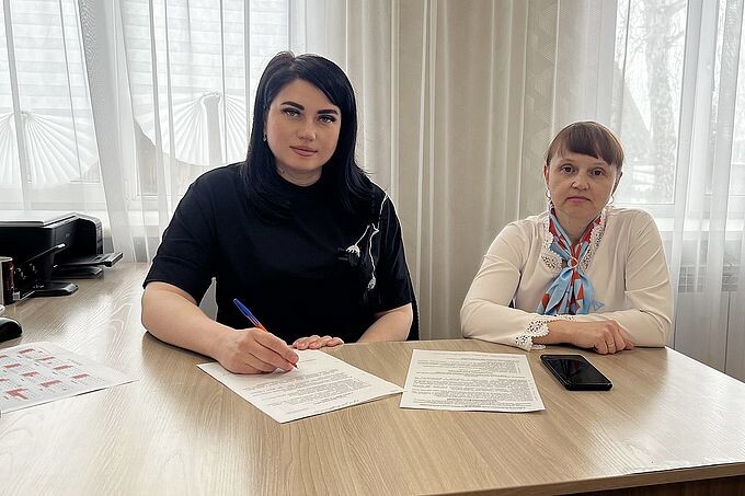 Кузянина Анастасия Александровна и представитель Центра занятости населения Ельцовского района