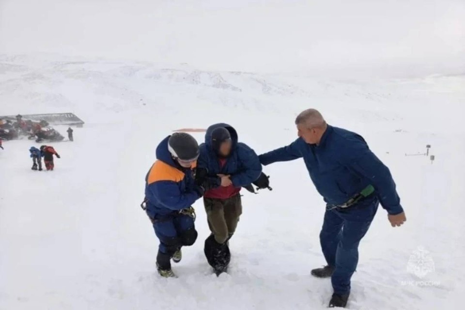    Группу эвакуировали на вертолете. Фото: МЧС по Камчатскому краю