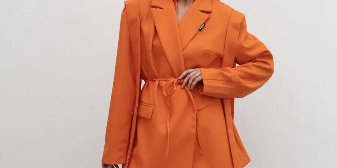 Что купить на WB на весну 2026: замшевый тренч, трендовый костюм тройка, яркий жакет