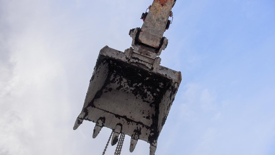    Эстонцы начали рыть 20-километровый ров на границе с Псковской областью РФ. Автор фото: Ермохин Сергей/"ДП"