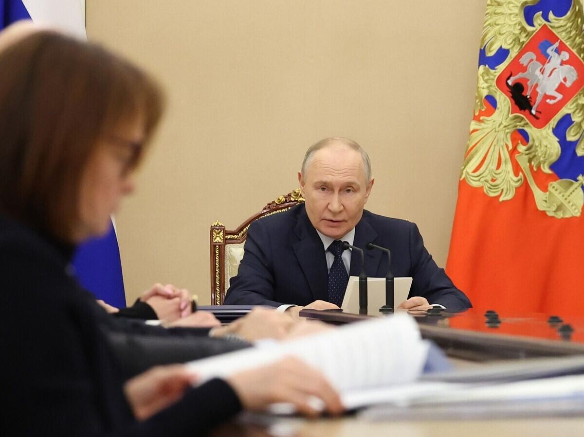    Президент РФ Владимир Путин проводит совещание по экономическим вопросам | © Фото : Пресс-служба президента России