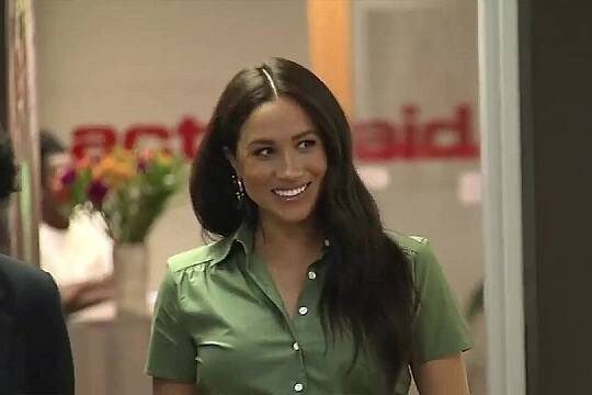    Меган Маркл захотела сменить место жительства (фото: YouTube/eNCA)