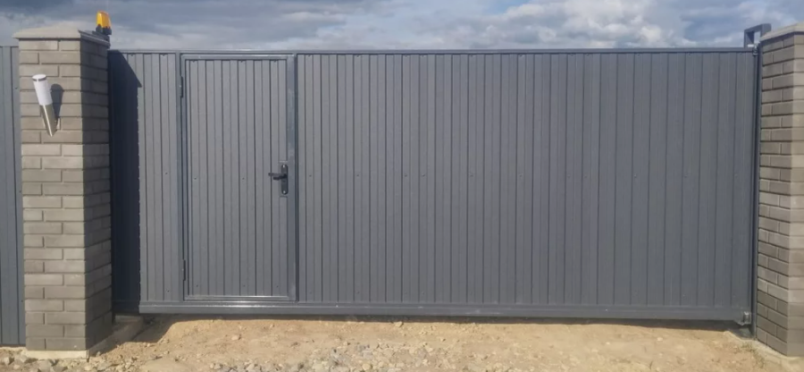 Встроенная калитка в воротах