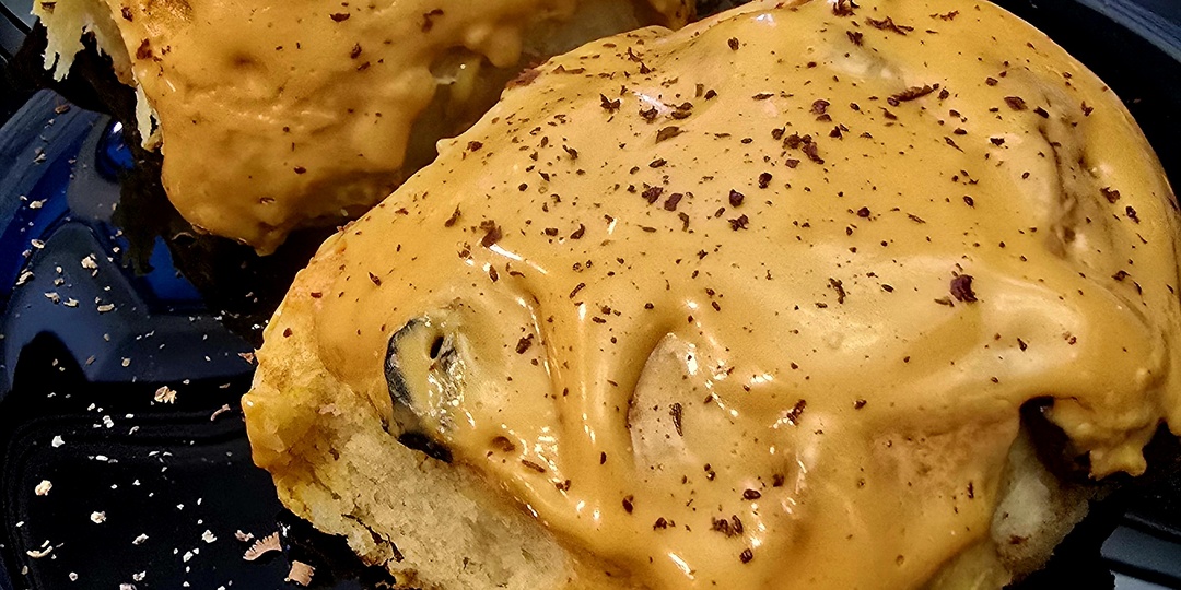 Карамельные синнабоны (Булочки с корицей и сливочно-карамельным кремом)