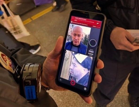 Петербургского музыканта задержали за сходство с Дмитрим Гордоном — сработала система распознавания лиц