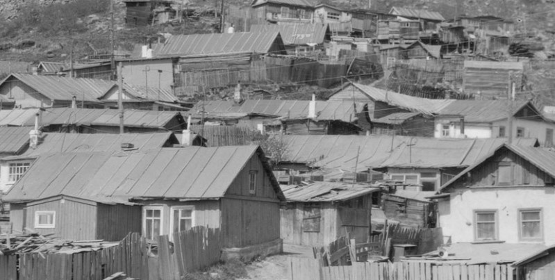 Строительство Магадана, конец 1930-х. Первые бараки на берегу бухты Нагаева