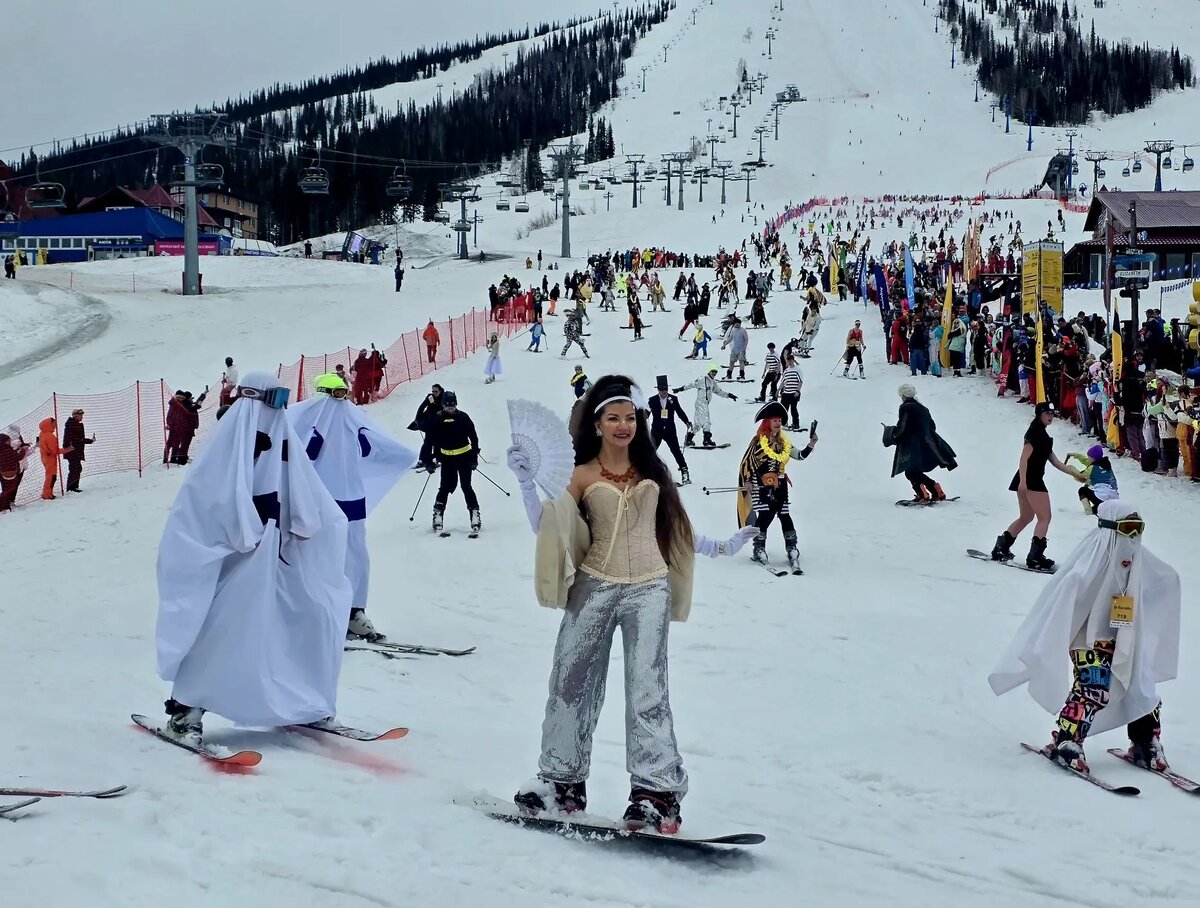 Карнавальный спуск в Шерегеше