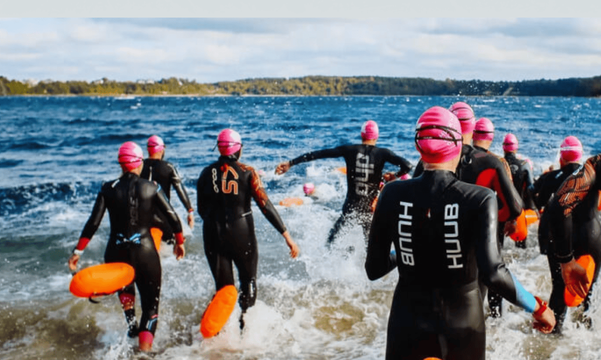 Старт заплыва X-WATERS