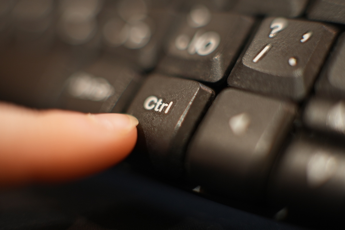    Клавиша Ctrl находится в нижнем левом углу клавиатуры. Возможно, на вашей клавиатуре есть еще одна дополнительная: она находится справа от пробелаTechInsider