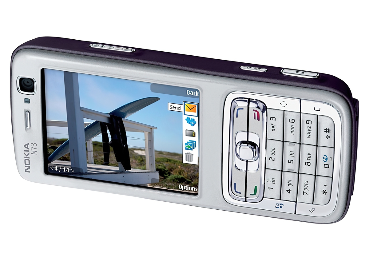 Nokia N73 — типичный смартфон "доайфоновской"  эпохи