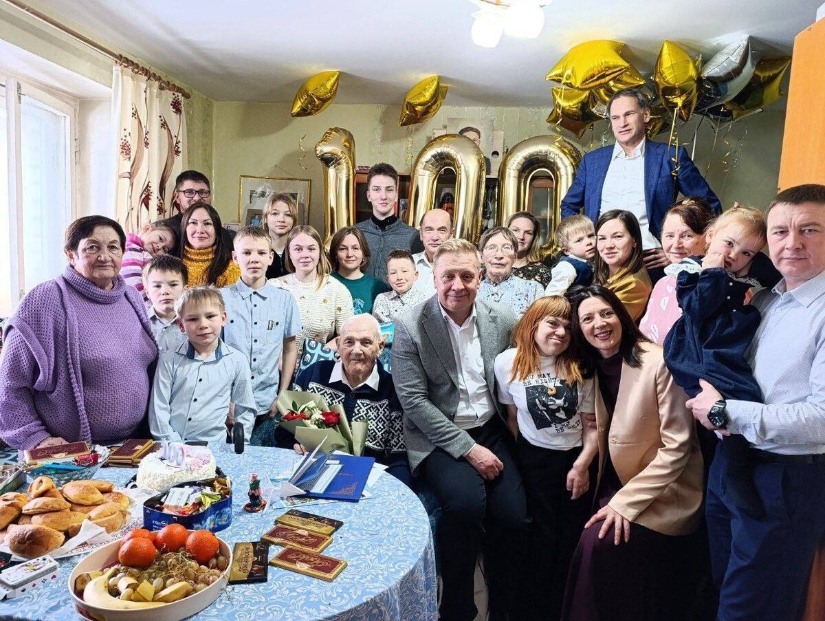 Игорь Николаевич Клепиковский с семьей. Фотография из семейного архива