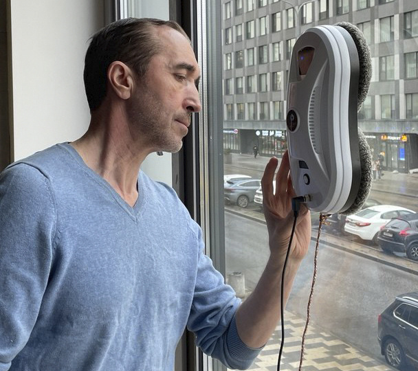 Как я перестал убивать выходные на мытьё окон с помощью робота-мойщика